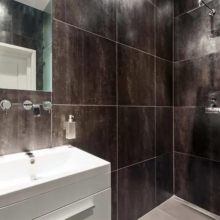 Laura Apartman *